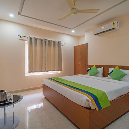 Treebo Raj Palace Varanasi Bagian luar foto