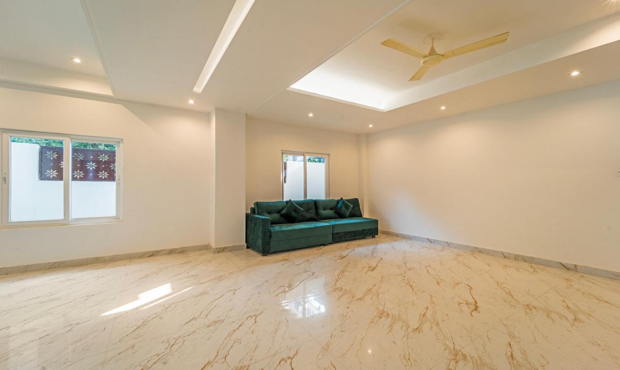 Treebo Raj Palace Varanasi Bagian luar foto